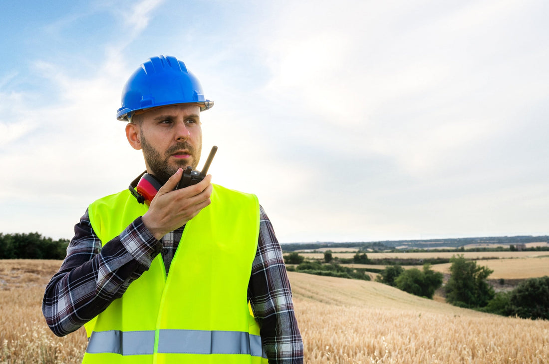 ציוד תקשורת לשטח – מה באמת צריך (ומה מיותר לגמרי)